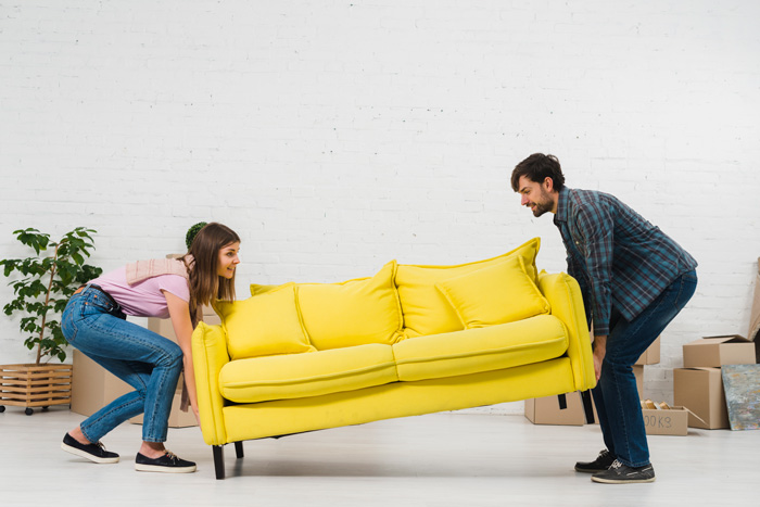 Cómo limpiar la tapicería del sofá: trucos efectivos
